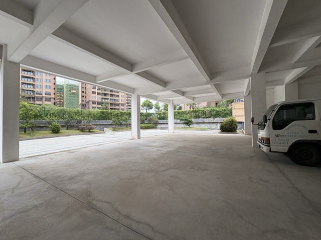 Parking structure 2